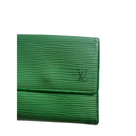 LOUIS VUITTON Green Vernis Epi Leather Snap Wallet - Picture 4 of 9